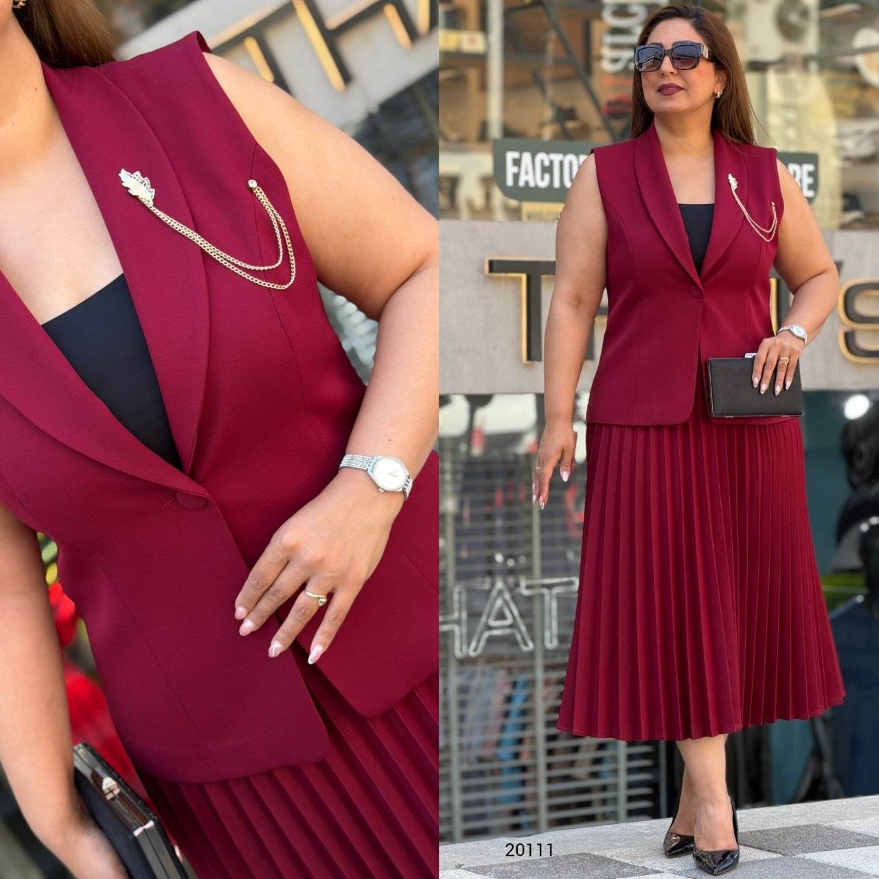 Women’s Shawl Collar Chain Brooch Detail Sleeveless Pleated Midi Dress